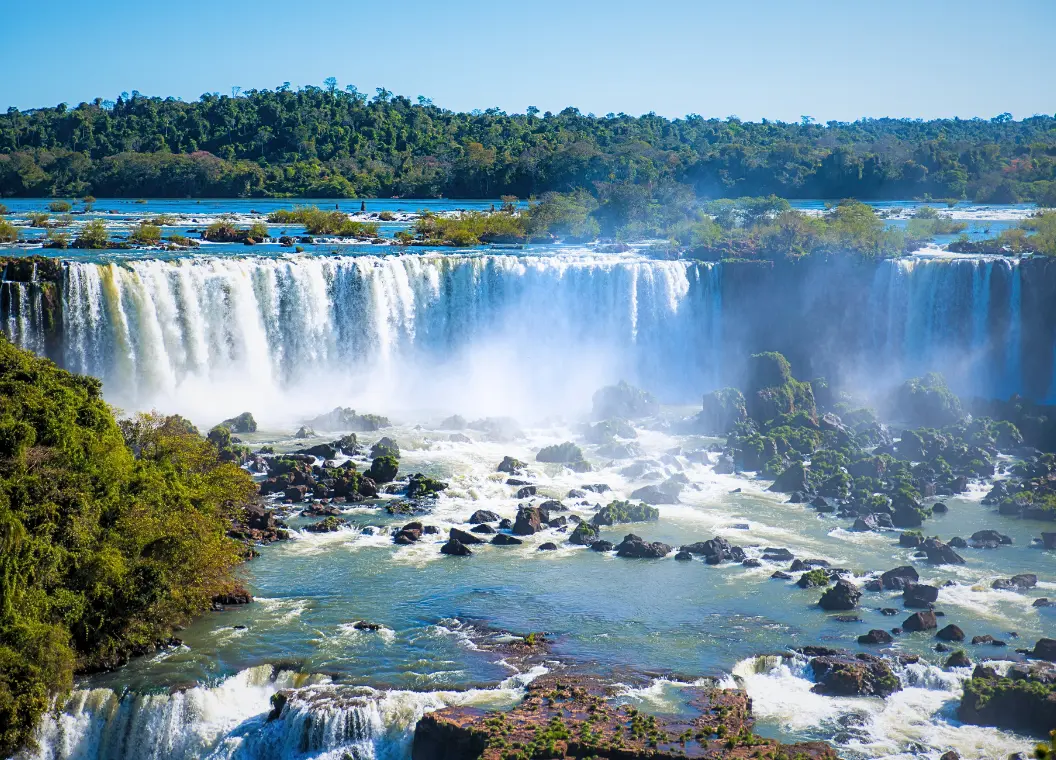 Descubre las Cataratas del Iguazú: Maravilla natural única